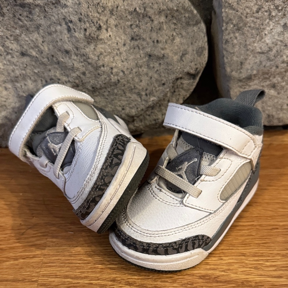 Nike Jordan Spizike Low baby/toddler gray and white shoes size 5C